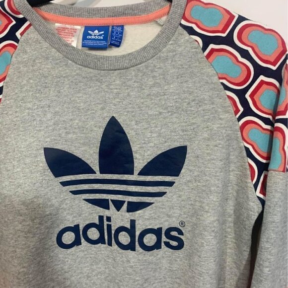 ADIDAS Originals Girls Sweatshirt. New Condition. Size 11/12 Youth. - Picture 2 of 8